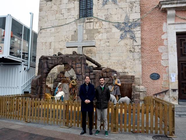 La Plaza Mayor acoge el Portal de Belén con figuras artesanales de alta calidad y gran tamaño que durante años se han expuesto en la Puerta de Alcalá de Madrid