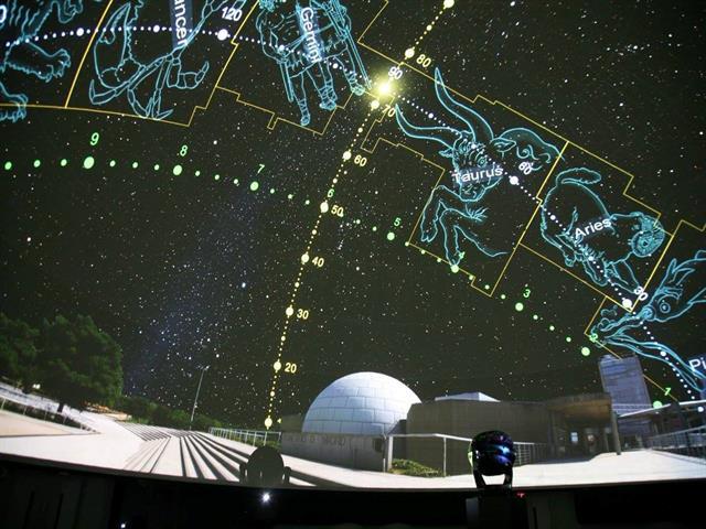 NOTICIÓN 🌔🔭 Reapertura del Planetario de Madrid con jornadas de puertas abiertas del 5 al 8 de octubre. ¡Disfrútalas!