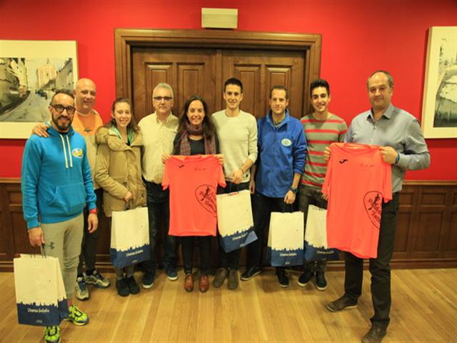 La Alcaldesa y el Concejal de Deportes felicitaron al Club Polideportivo Getafe y a tres de sus atletas más destacados por sus éxitos deportivos