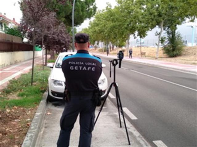 La Policía Local realiza controles de velocidad para garantizar la seguridad en avenidas y calles de la ciudad