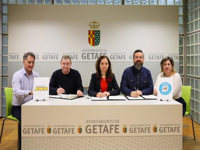 El Gobierno Municipal fomenta el pequeño comercio de Getafe entre personas mayores y jóvenes 