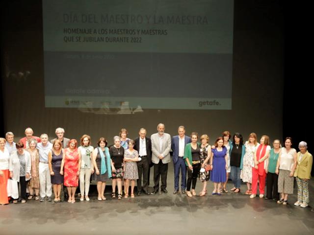 Getafe homenajea a 27 maestros y maestras que se jubilan este curso