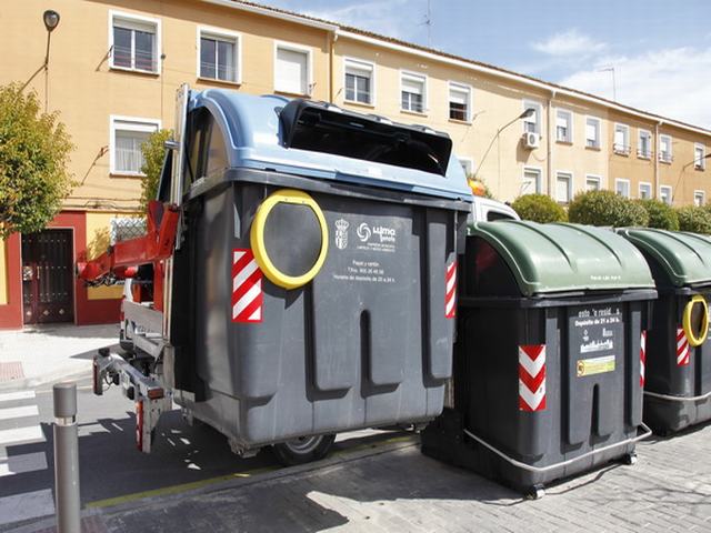 El Ayuntamiento de Getafe comienza la instalación de 250 nuevos contenedores adaptados para personas con dificultades de accesibilidad