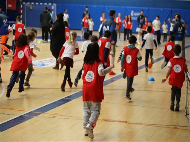 Más de 500 niños y niñas compartieron una divertida jornada con los mejores jugadores del mundo de futbol sala