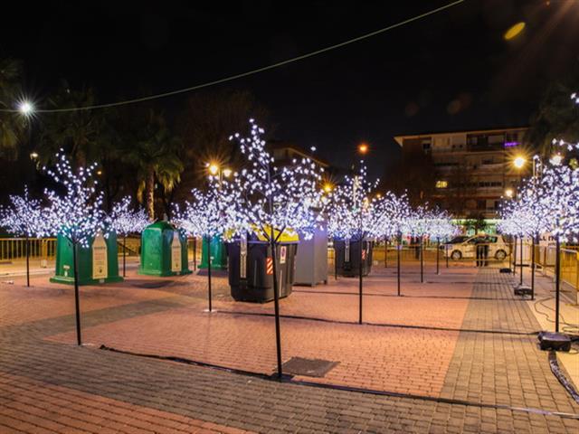 ‘El Bosque del Reciclaje’ ilumina la Plaza de España