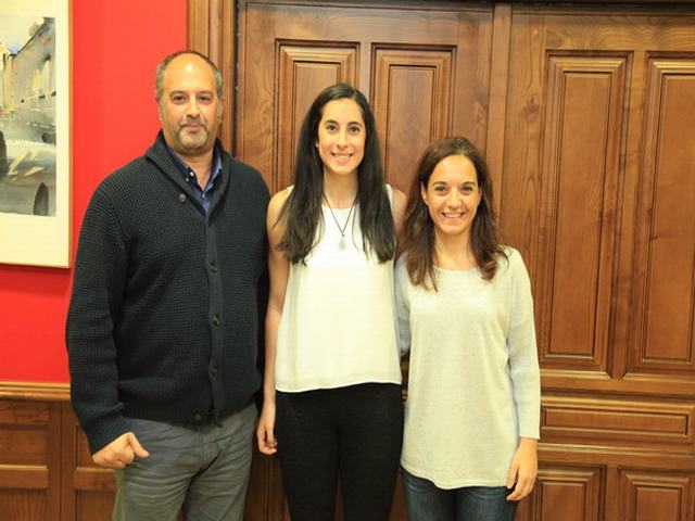 La Alcaldesa y el Concejal de Deportes felicitaron a la atleta getafense María Romero por su excelente temporada deportiva