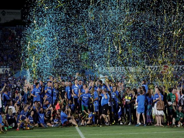 “Felicidades por una temporada que nos ha llevado de nuevo a nuestro sitio, la primera división”