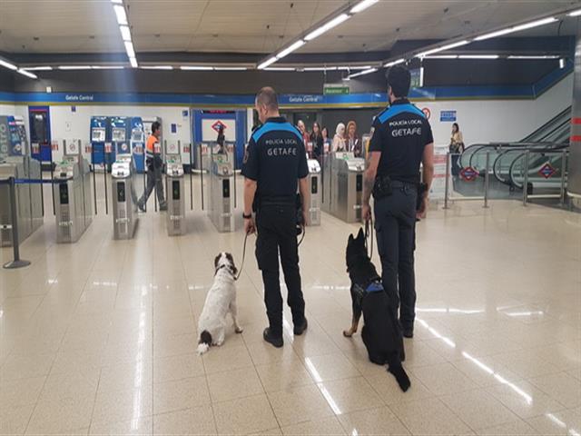 La Unidad Canina de la Policía Local crece hasta contar con 4 perros y sus agentes