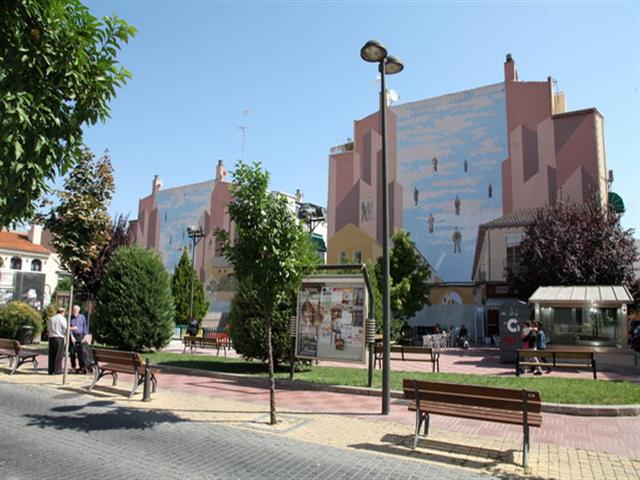La Plaza del Matadero perderá uno de sus murales temporalmente debido a un problema de humedades en las viviendas