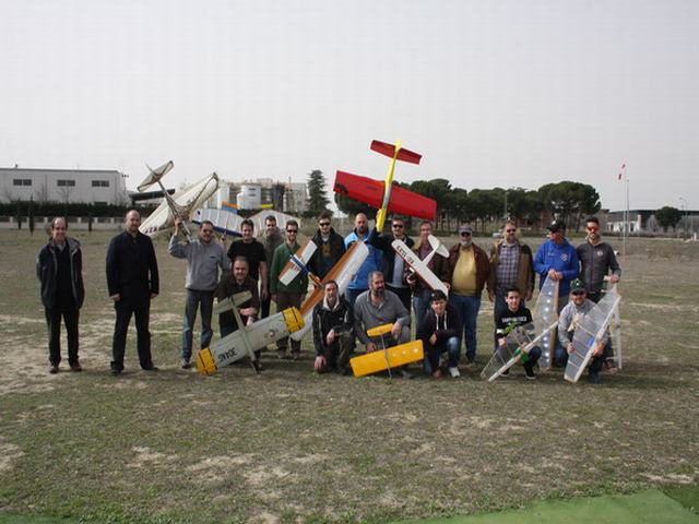 El concejal de Deportes asistió a la jornada de puertas abiertas del Club de Aeromodelismo Luis Cid-Fuentes