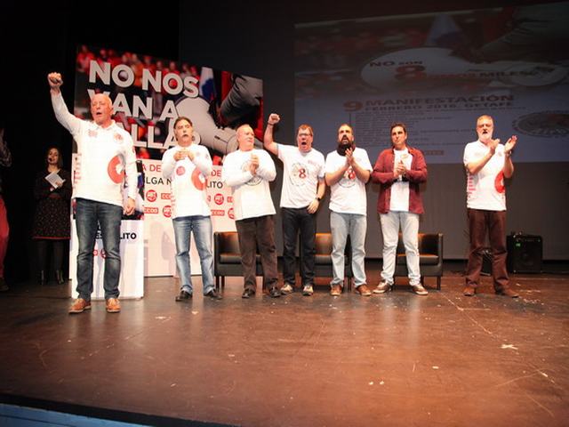 El teatro Federico García Lorca se llenó ayer en apoyo a ‘los 8 de Airbus’