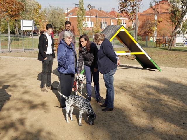 El Ayuntamiento de Getafe abre tres áreas de esparcimiento canino en los barrios de El Bercial, Sector III y Perales del Río