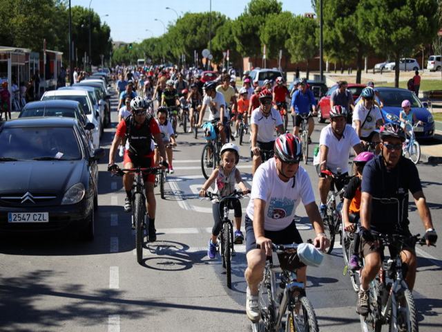 Unos 1.300 ciclistas participaron en la Fiesta de la Bicicleta en el Sector III