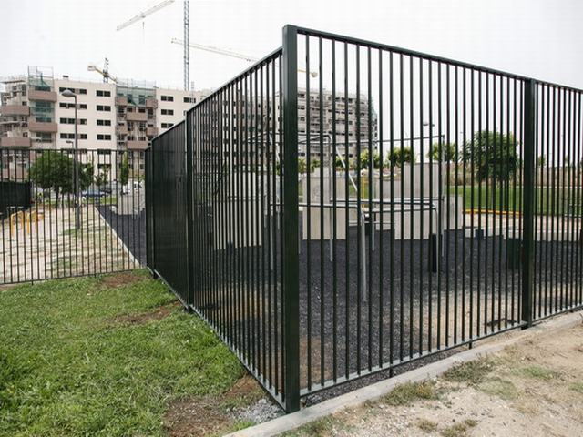 Finalizado el cerramiento del área deportiva de parkour