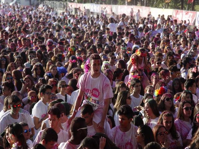 Más de 13.500 personas han participado este fin de semana en los eventos de calle protagonizados por la Holi Run y la Fiesta de la Bicicleta y la Rueda