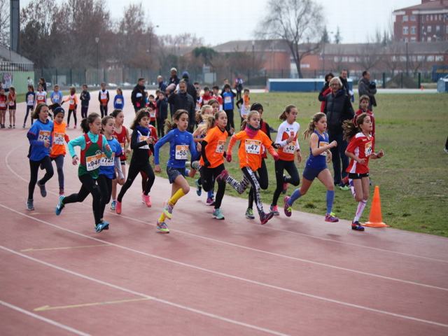 Más de 400 atletas participaron en la Jornada de Menores de Atletismo