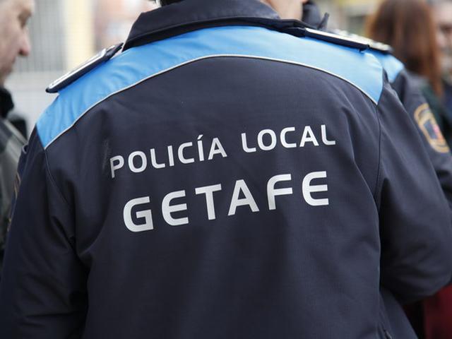 La Policía Local de Getafe evita que una joven se precipitara a la carretera frente al hospital