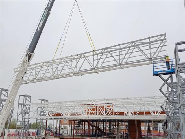 Avanzan los trabajos para la cubierta del complejo acuático del polideportivo San Isidro