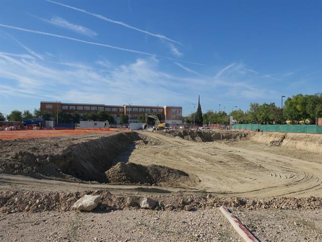 Una rotura del Canal de Isabel II obliga a paralizar las obras del Polideportivo San Isidro