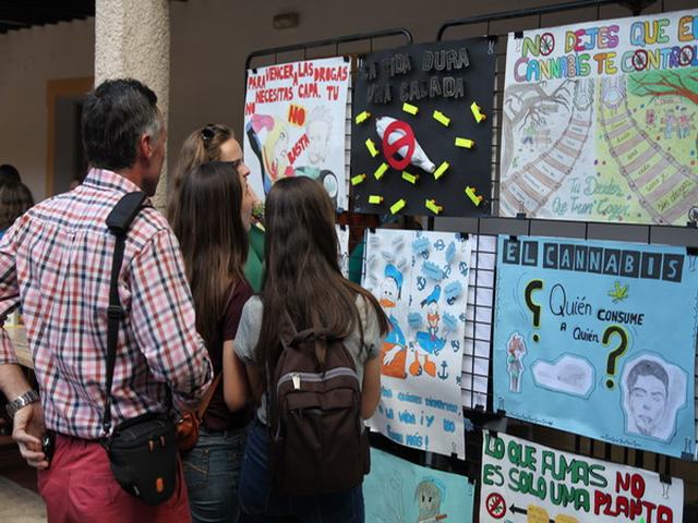 Gala de entrega de premios a los jóvenes escolares que han participado en el concurso de carteles y vídeos de Objetivo 0,0