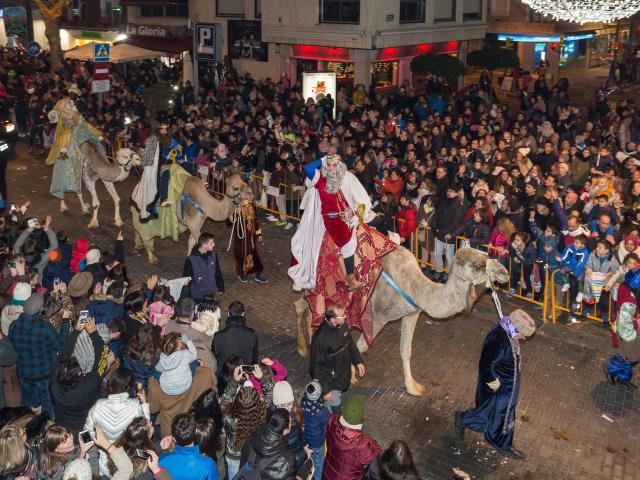 Miles de vecinos disfrutaron de la Cabalgata de Reyes en las calles de Getafe