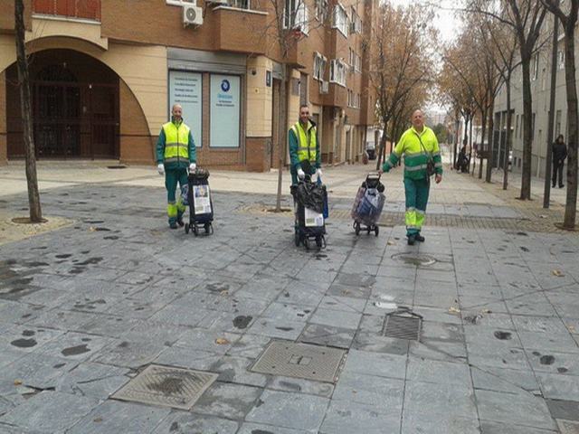 El yuntamiento de getafe a través de LYMA firma dos convenios con ACOEG y AJE para promocionar el servicio gratuito de recogida de aceite usado